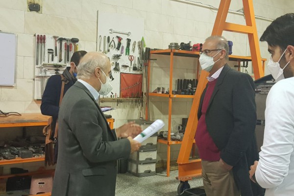 Technical Advisor to the Iran National Innovation Fund visits the production unit of Parto Negar Persia Company